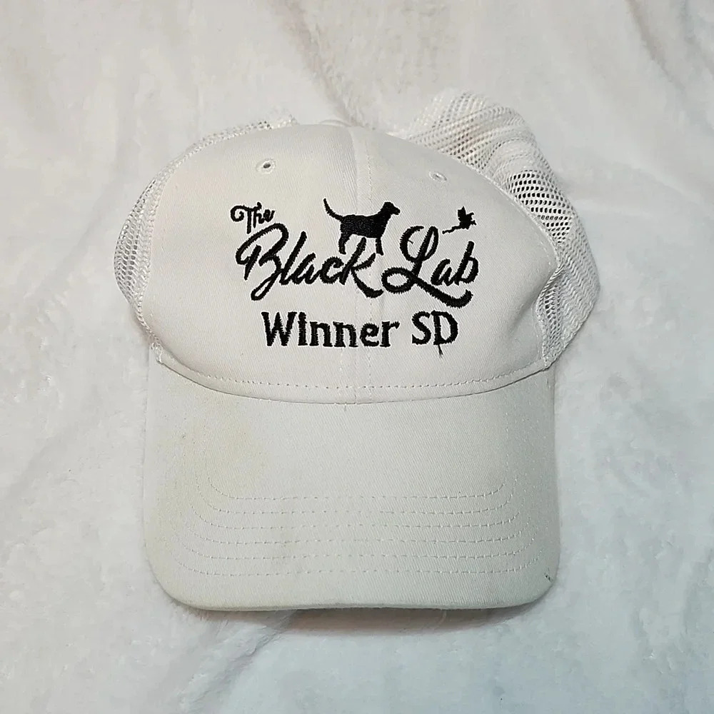 🧢 Men's The Black Lab Winner SD White Mesh Trucker Hat – Vintage South Dakota - Picture 3 of 7